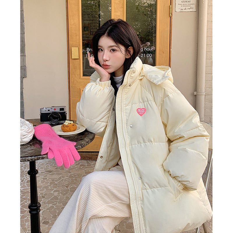 Short, padded women's winter jacket in puffer style