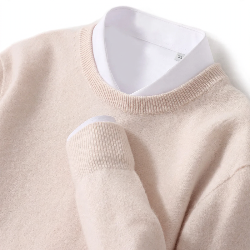 Men's wool pullover with round neck