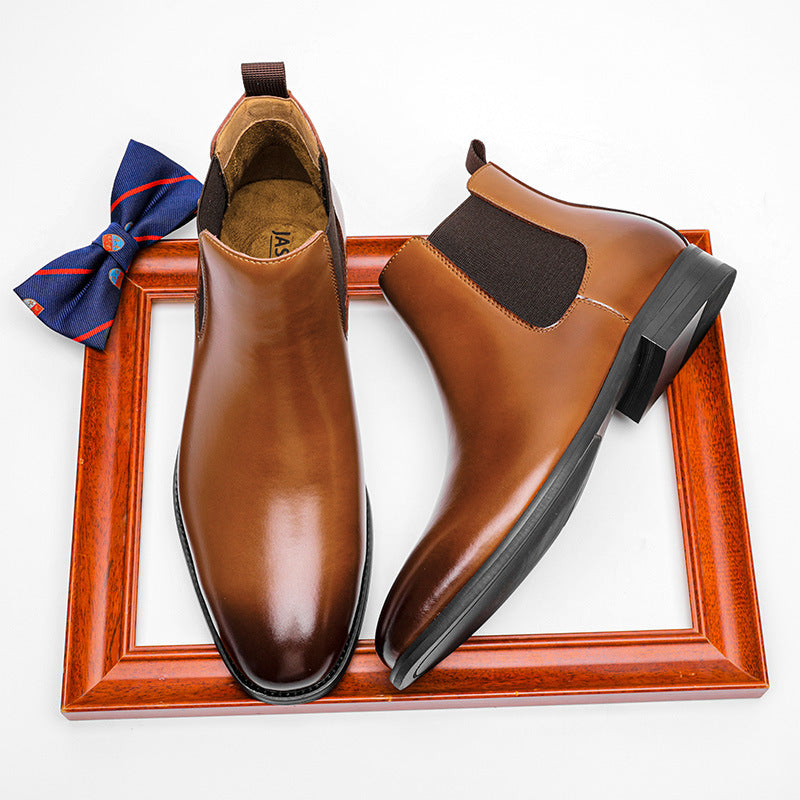 Men's Chelsea boots made of leather, classic round