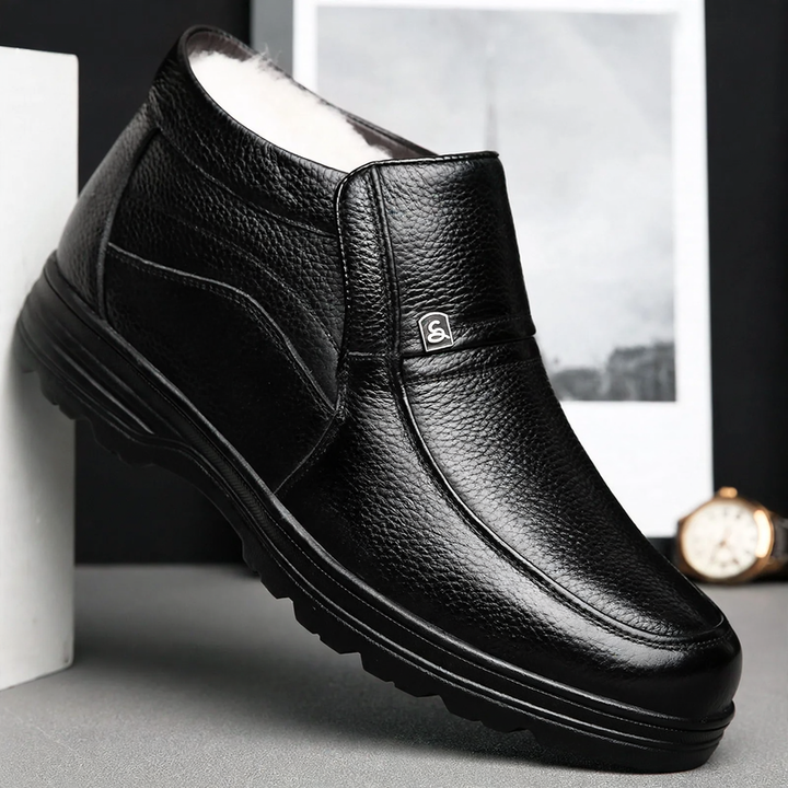 Padded men's winter boots with lambskin lining