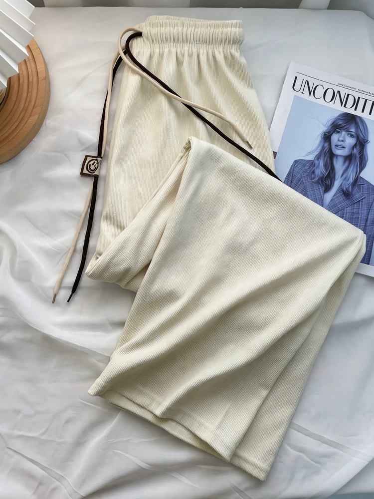 Kord-pants with wide leg and tie belt