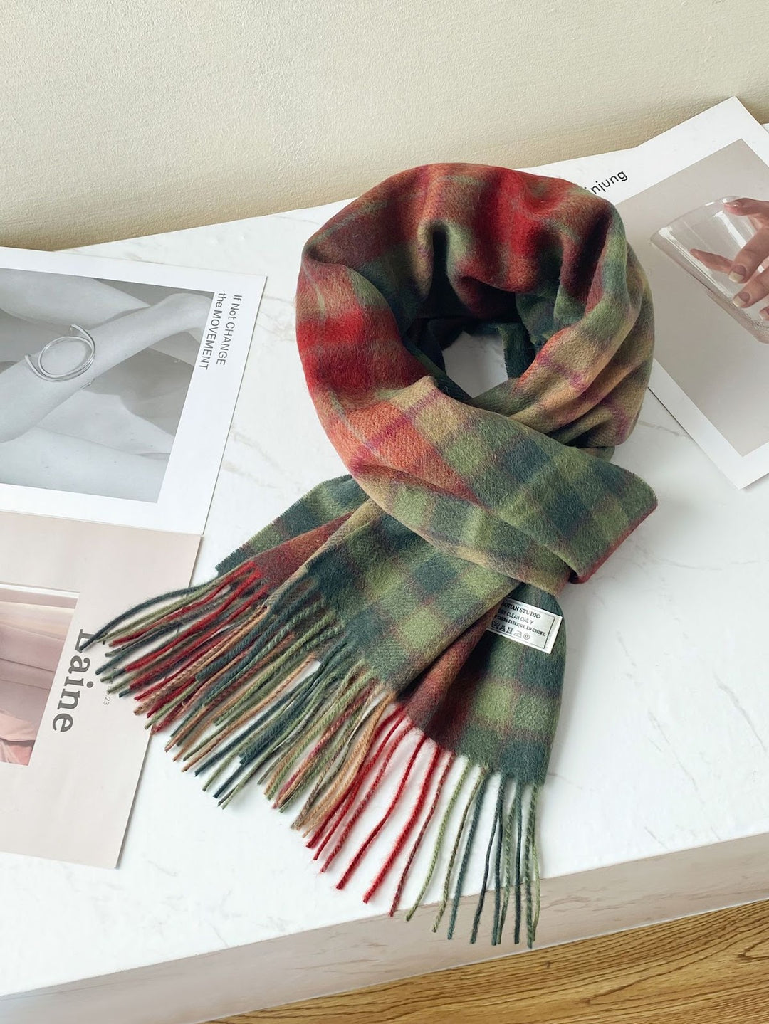 Checkered wool scarf with fringes, 188x30 cm