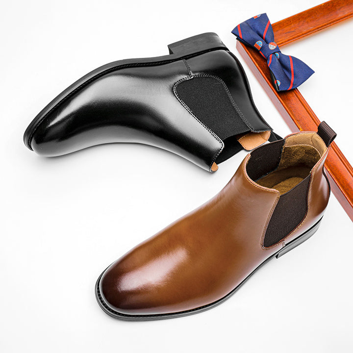 Men's Chelsea boots made of leather, classic round