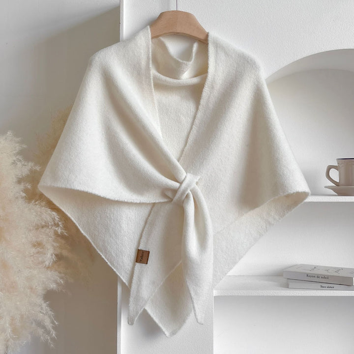 Triangle scarf with wool content, warming