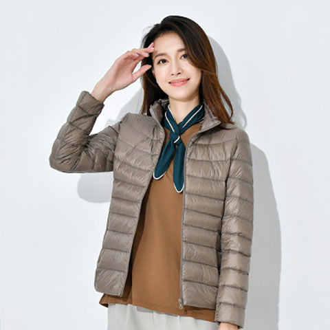 Women's padded jacket, short, fitted, with synthetic fiber filling