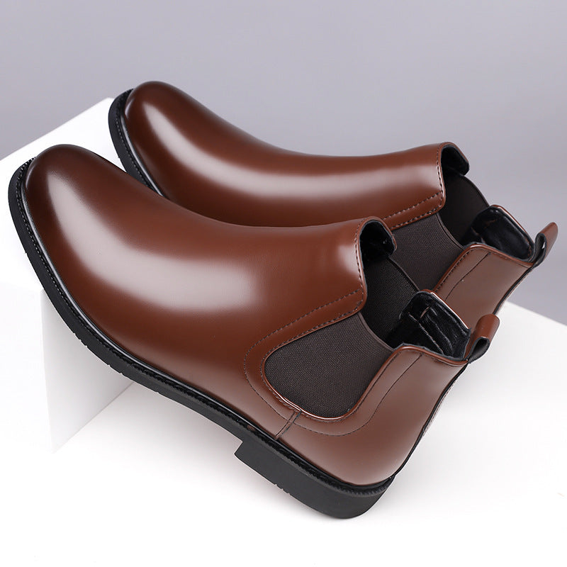 Robust men's work boots made of leather