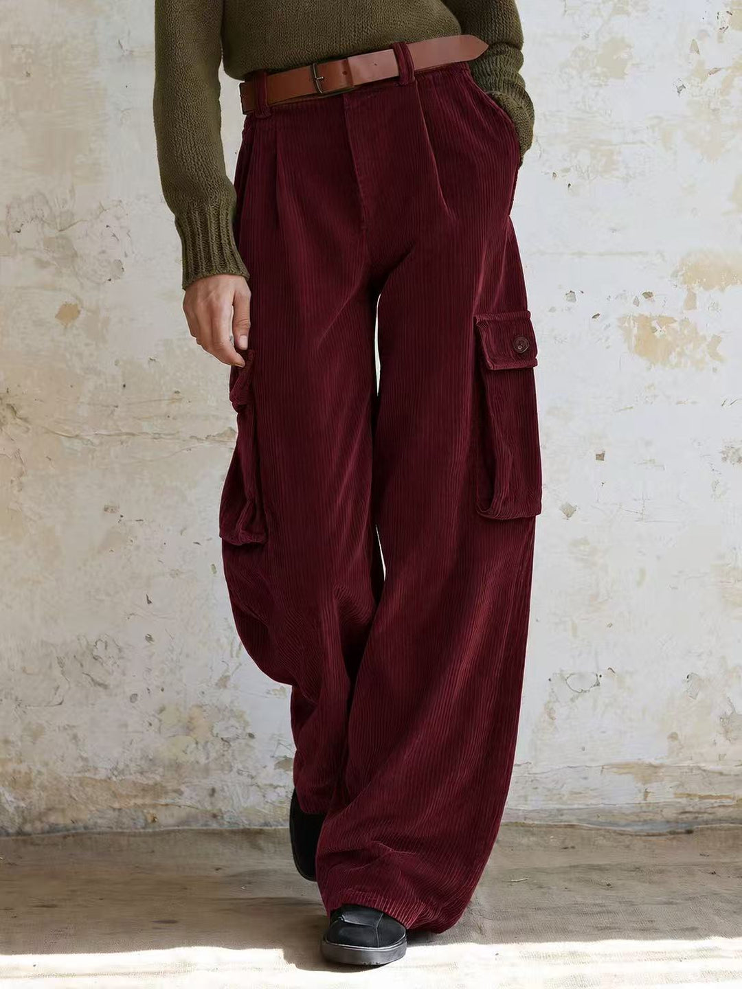 Versatile corduroy cargo pants with high waistband