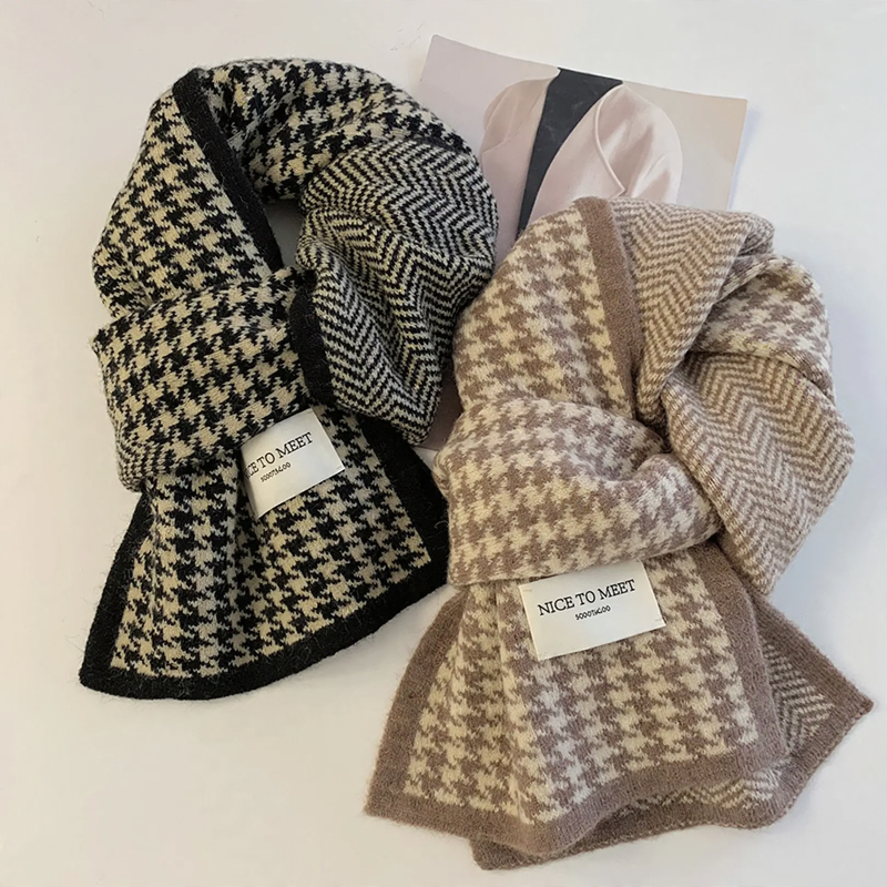 Double-sided scarf with houndstooth pattern, 165x23cm