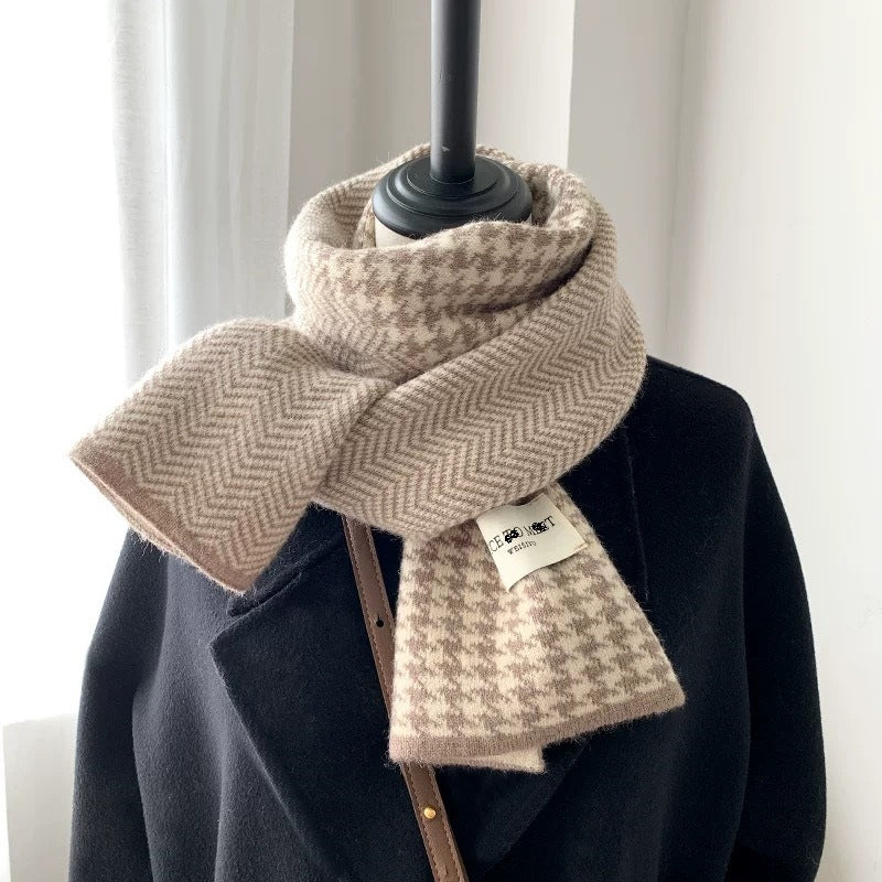 Double-sided scarf with houndstooth pattern, 165x23cm