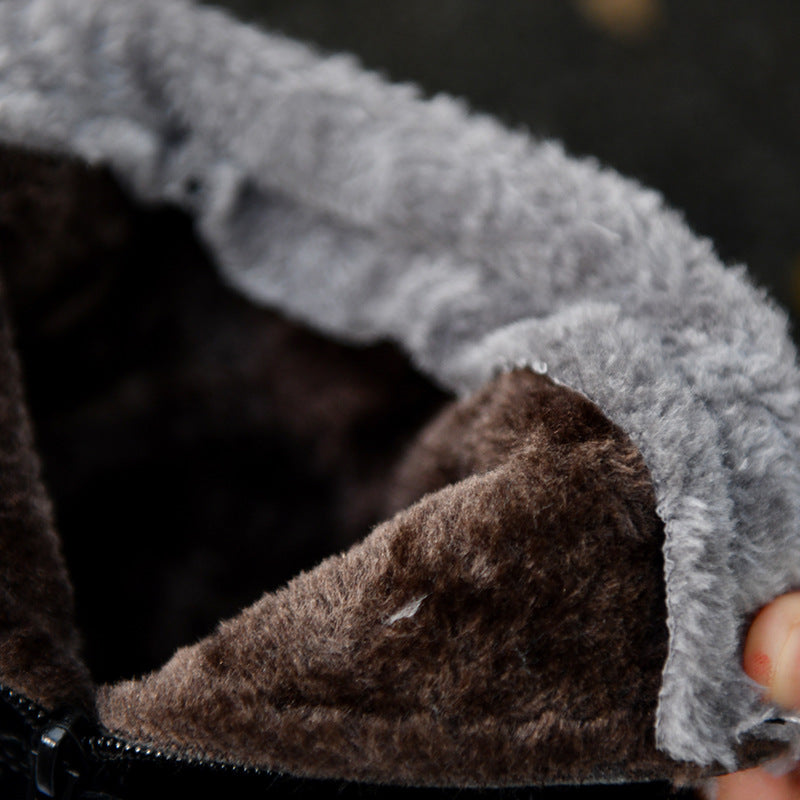 Insulated men's winter boots with non-slip sole