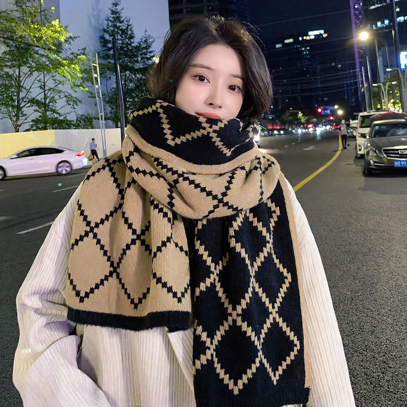 Reversible scarf with diamond pattern, 150x20 cm