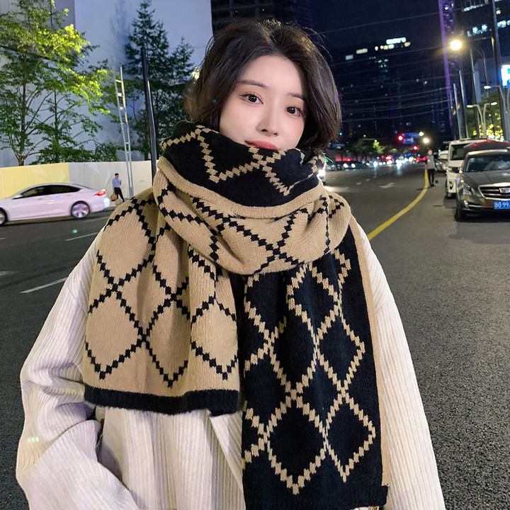 Reversible scarf with diamond pattern, 150x20 cm