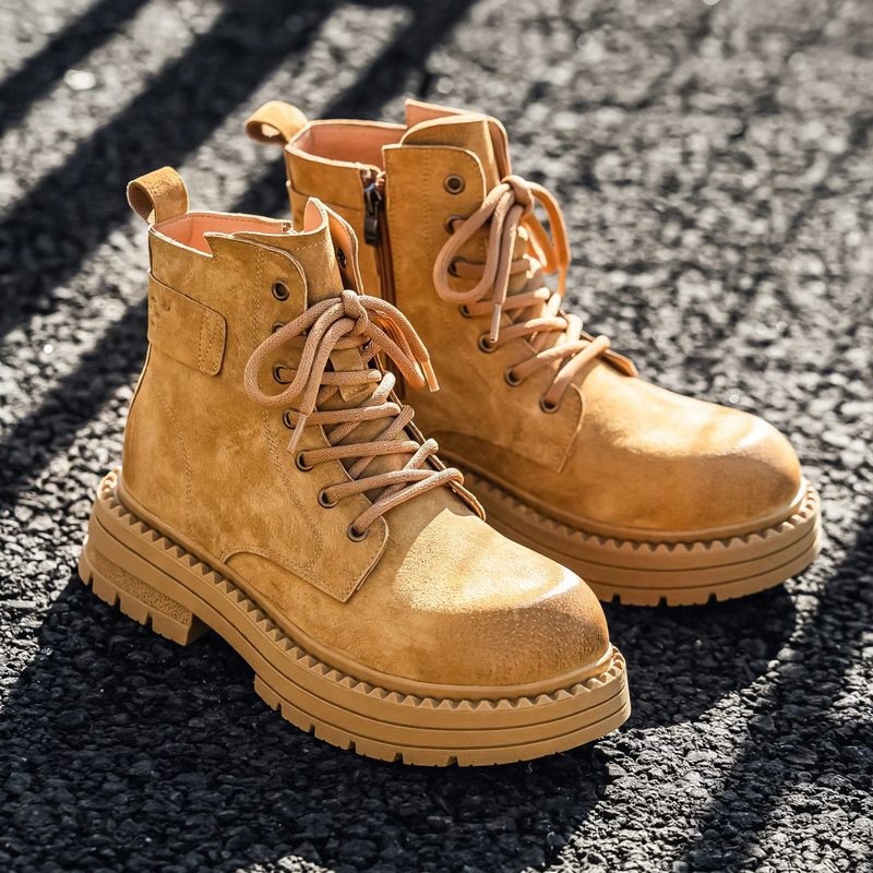 Robust men's boots, vintage style, lacing