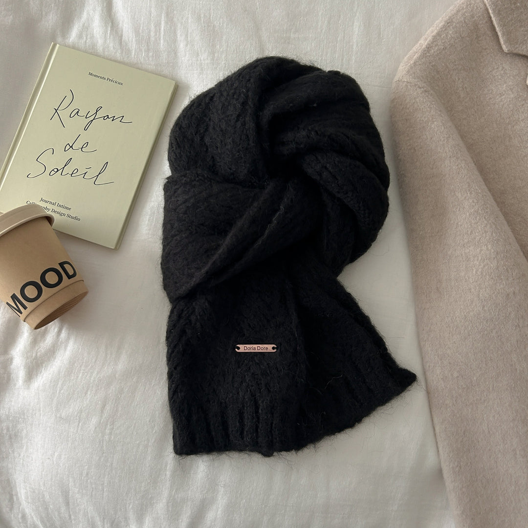 Knitted scarf made of alpaca wool blend