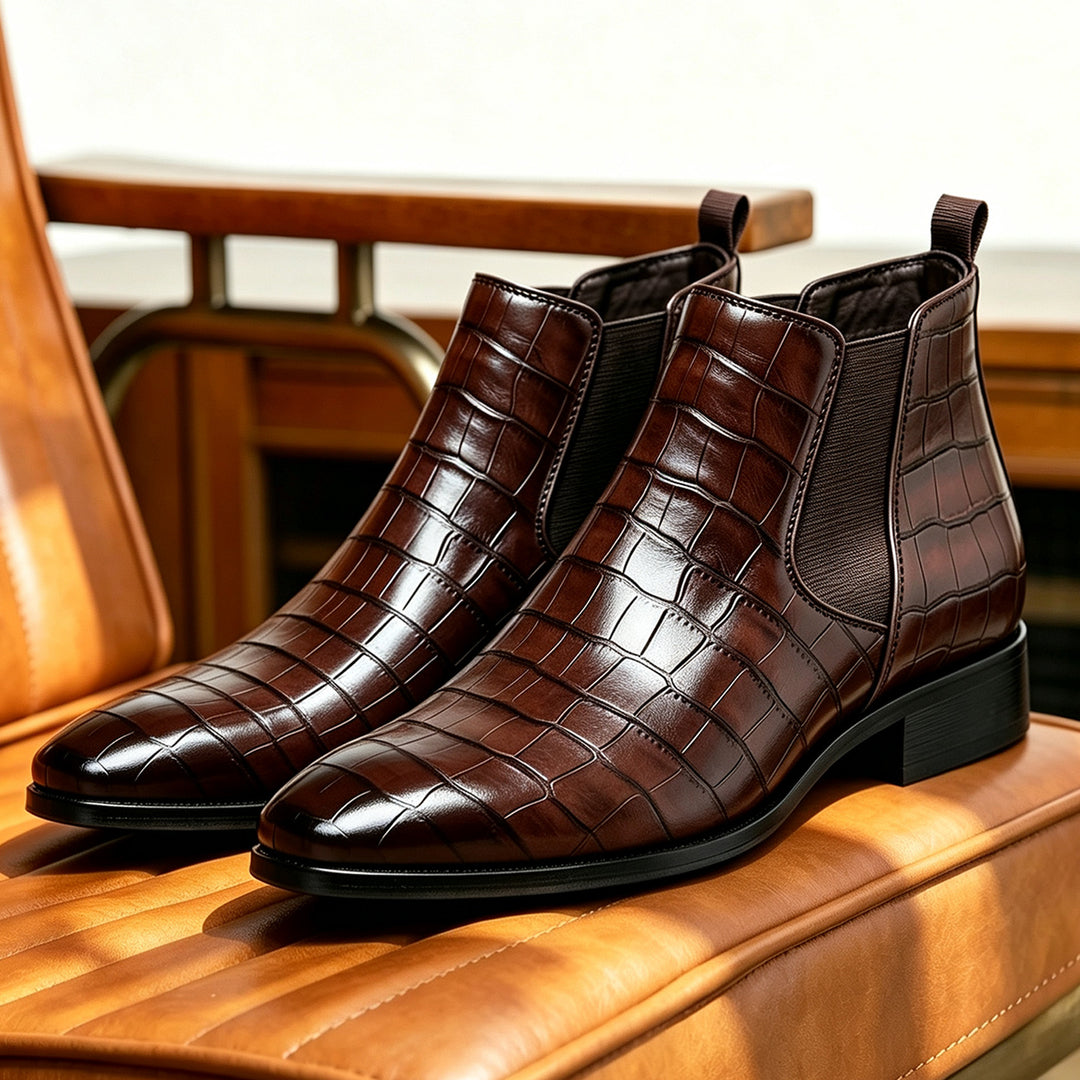 Fashionable men's Chelsea boots in vintage style