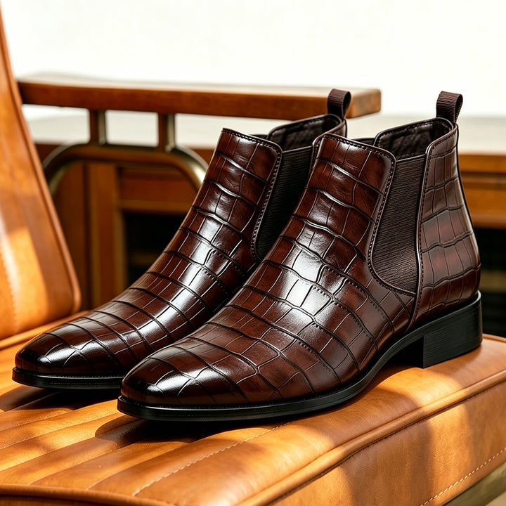 Fashionable men's Chelsea boots in vintage style