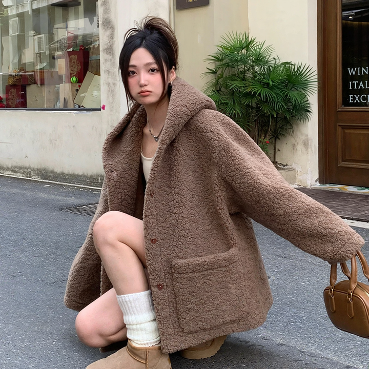 Fluffy women's hooded coat with lambskin imitation