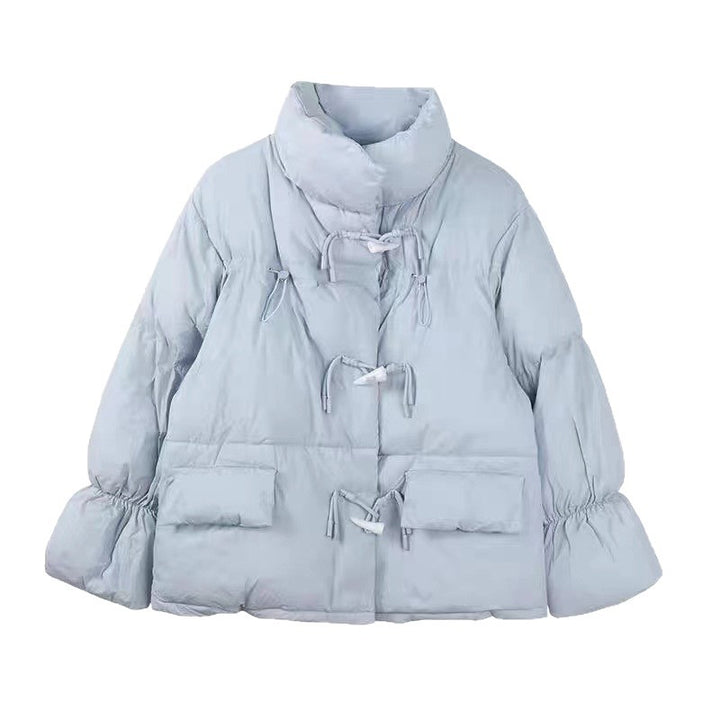 Short women's quilted jacket with toggle buttons, lined