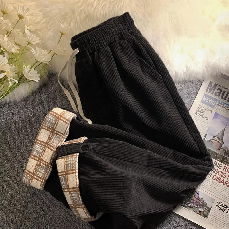 Ladies cord trousers, straight cut, with turn-up