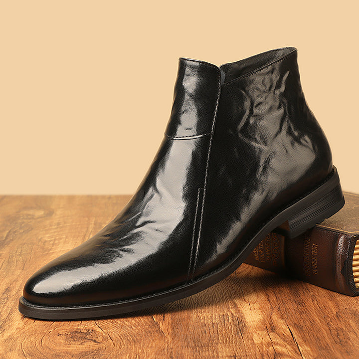 Elegant men's Chelsea boots in vintage style