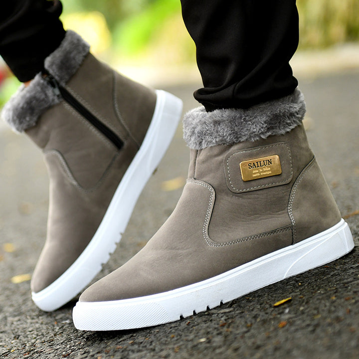 Insulated men's winter boots with non-slip sole