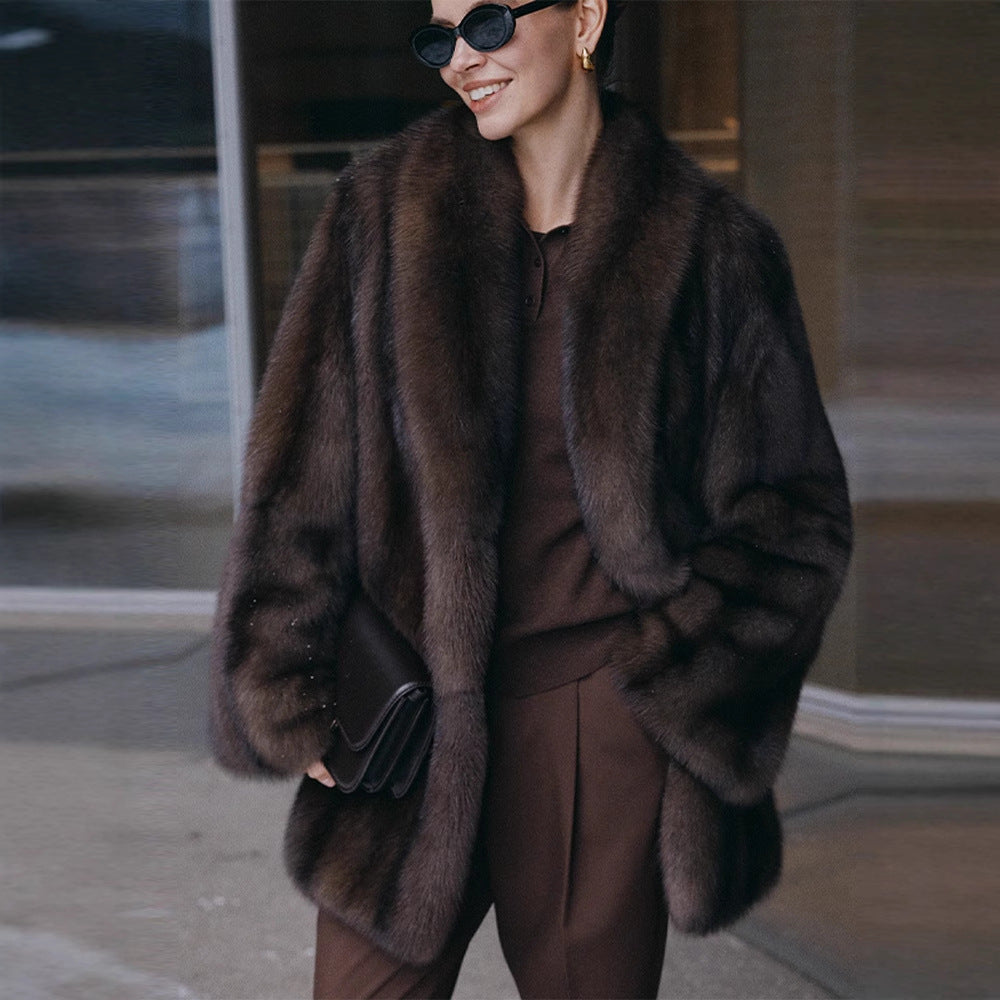 Loose women's faux fur coat in brown