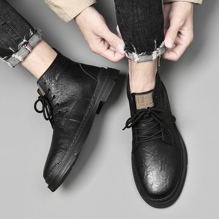 Padded men's leather boots with decorative stitching