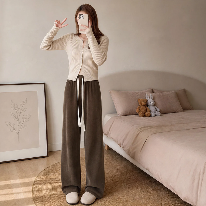 Fleece-lined women's corduroy pants with lamb fleece look