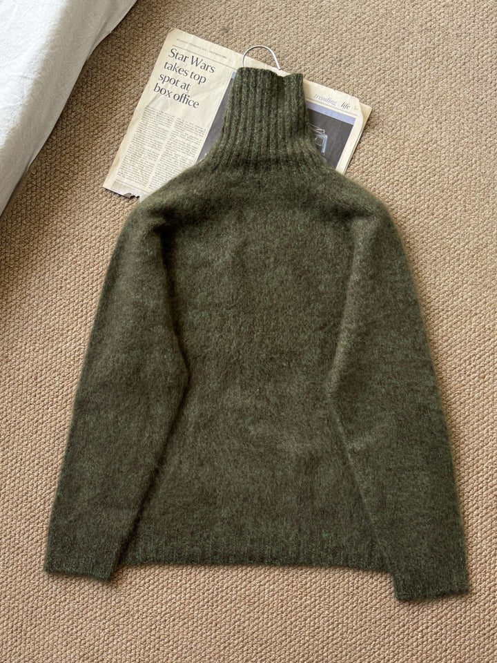 Women's turtleneck sweater made of 100% sheep wool, loose