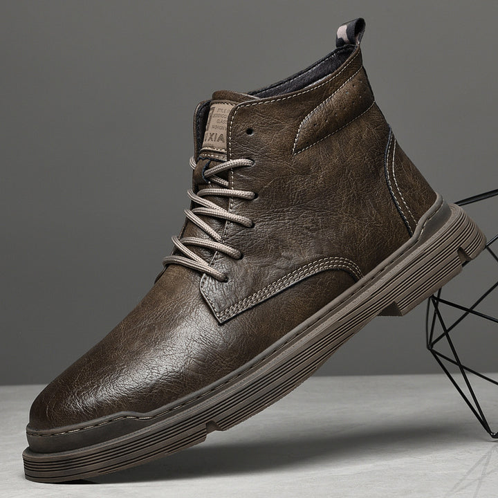 Padded men's leather boots with decorative stitching