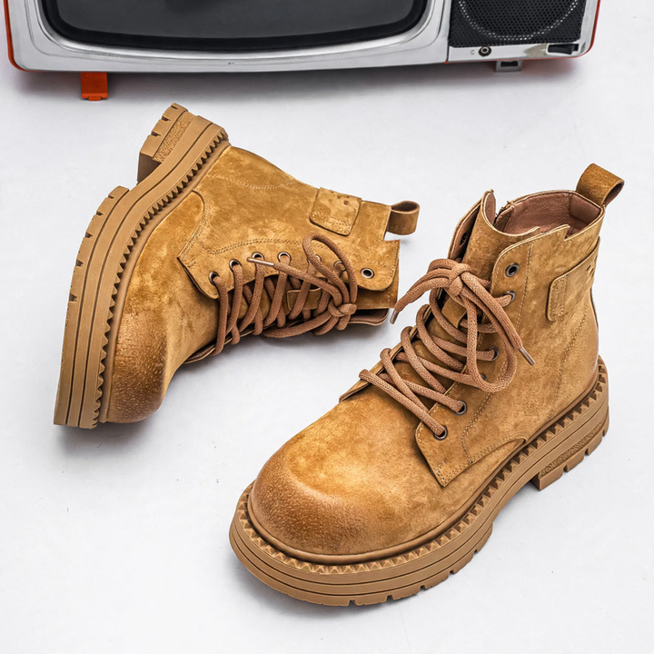 Robust men's boots, vintage style, lacing