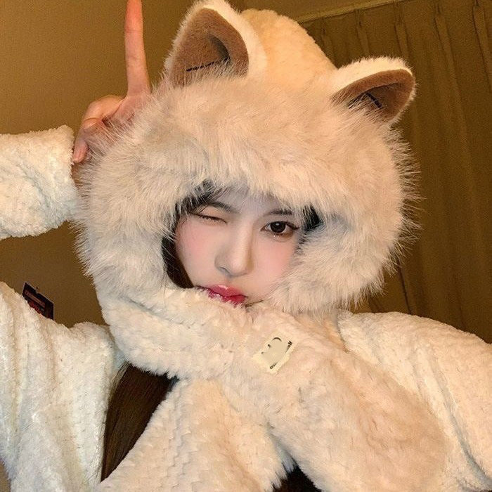 Fluffy set of hat and scarf with bear design