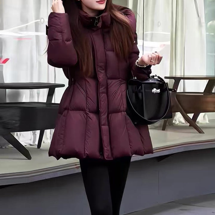 Tailored women's down coat, mid-length