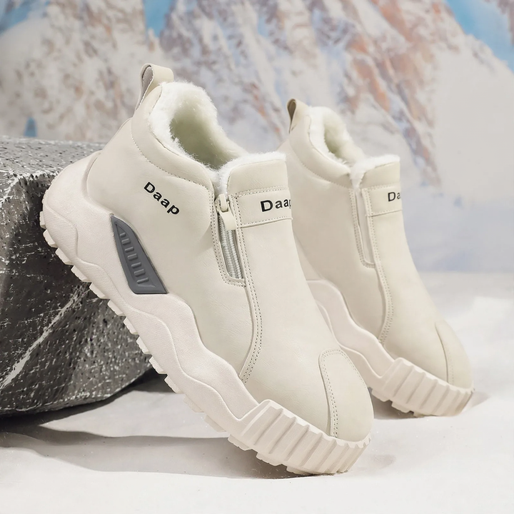 Insulated men's winter boots with non-slip sole