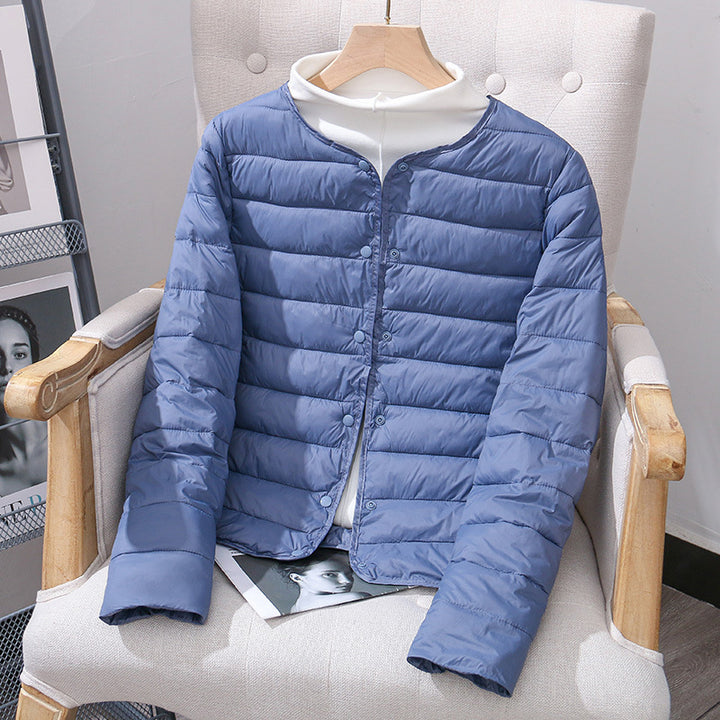 Lightweight, fitted women's quilted jacket with round neck