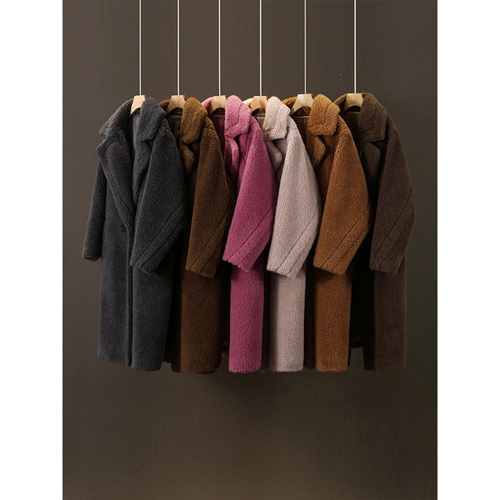 High-quality women's coat made of virgin wool and camel hair