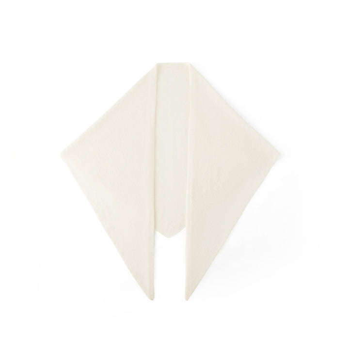 Triangle scarf made of 100% wool, elegant and warming
