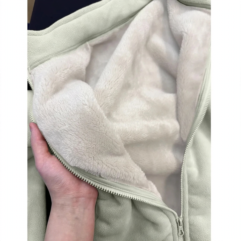 Padded women's outdoor jacket with lamb fleece