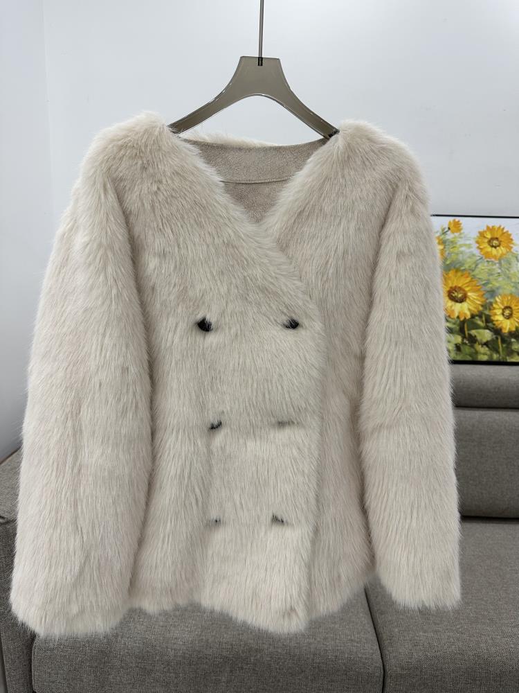 Women's faux fur jacket with V-neck, loose fit