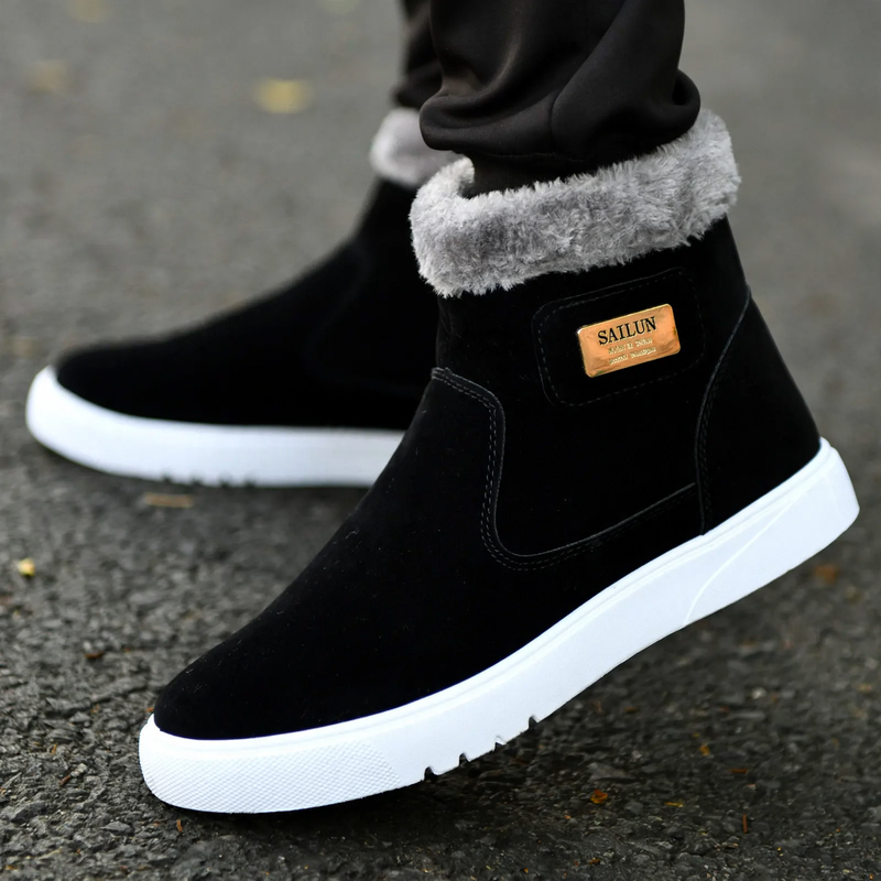 Insulated men's winter boots with non-slip sole