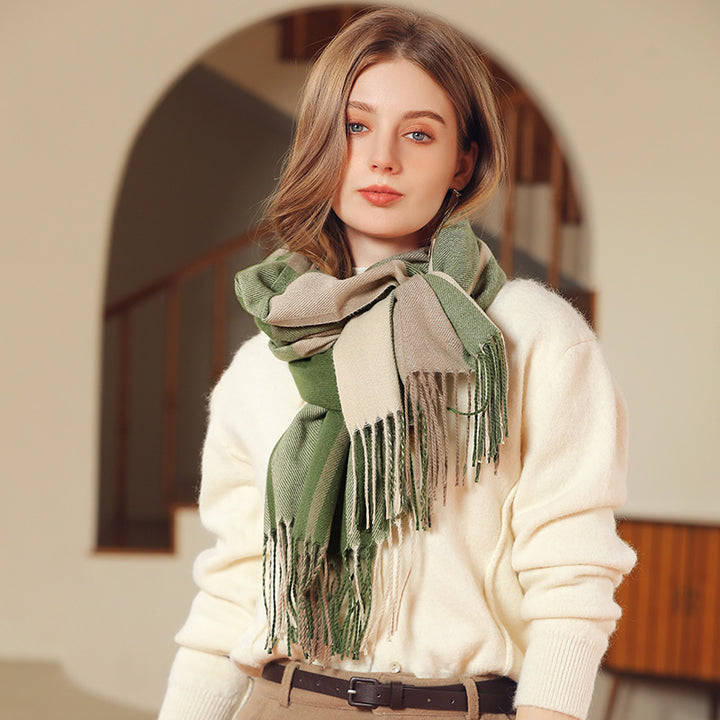 Checked women’s winter scarf with fringes