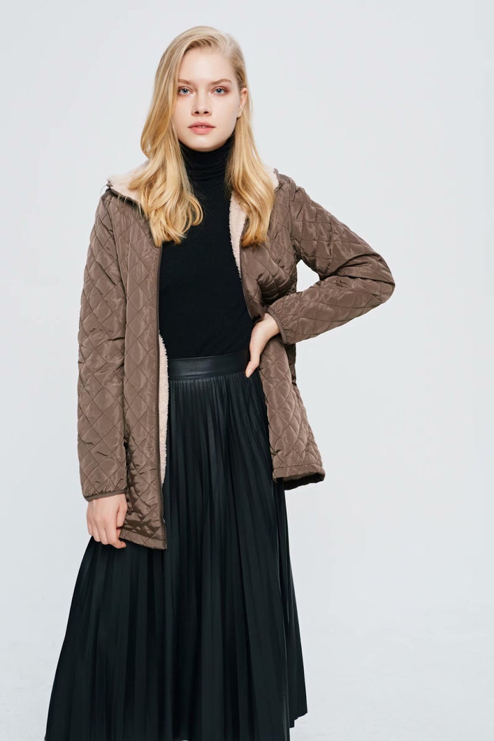 Women's quilted coat with hood and lambskin look