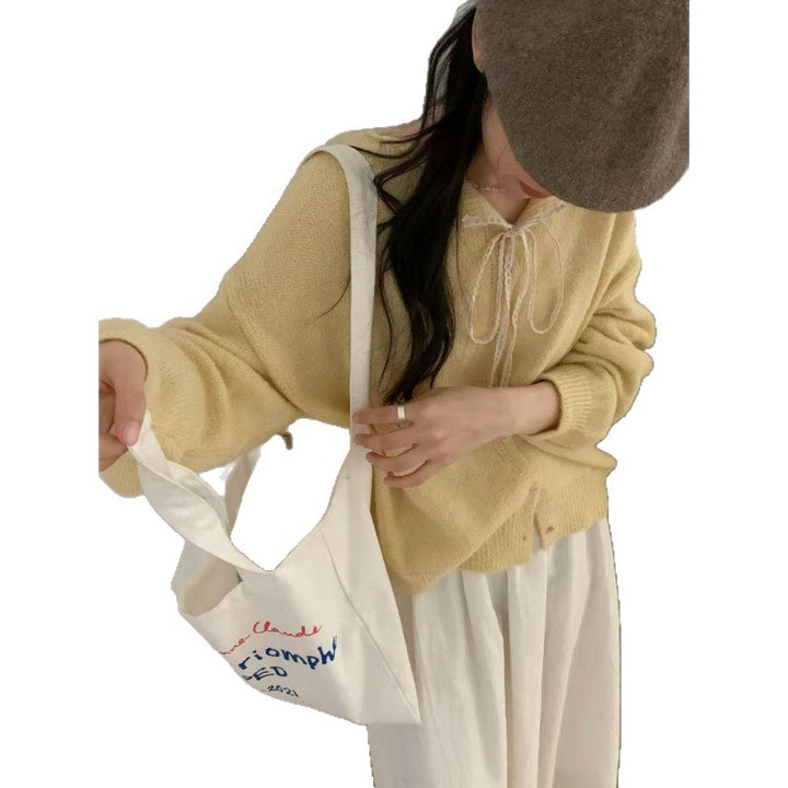 Ladies' cardigan with lace collar and tie string