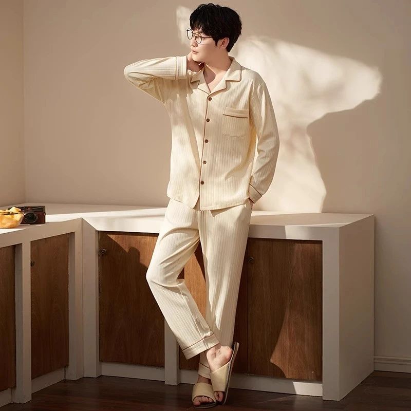 Lightweight men's pajamas made of cotton, long-sleeved