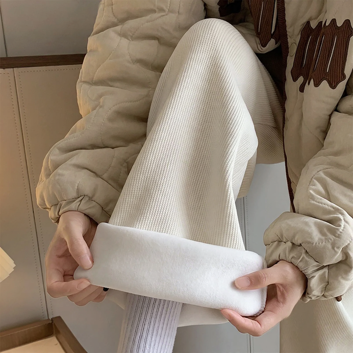 Loose cord pants with wide leg