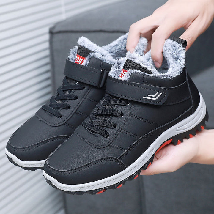 Padded men's winter boots, sturdy, for outdoor activities