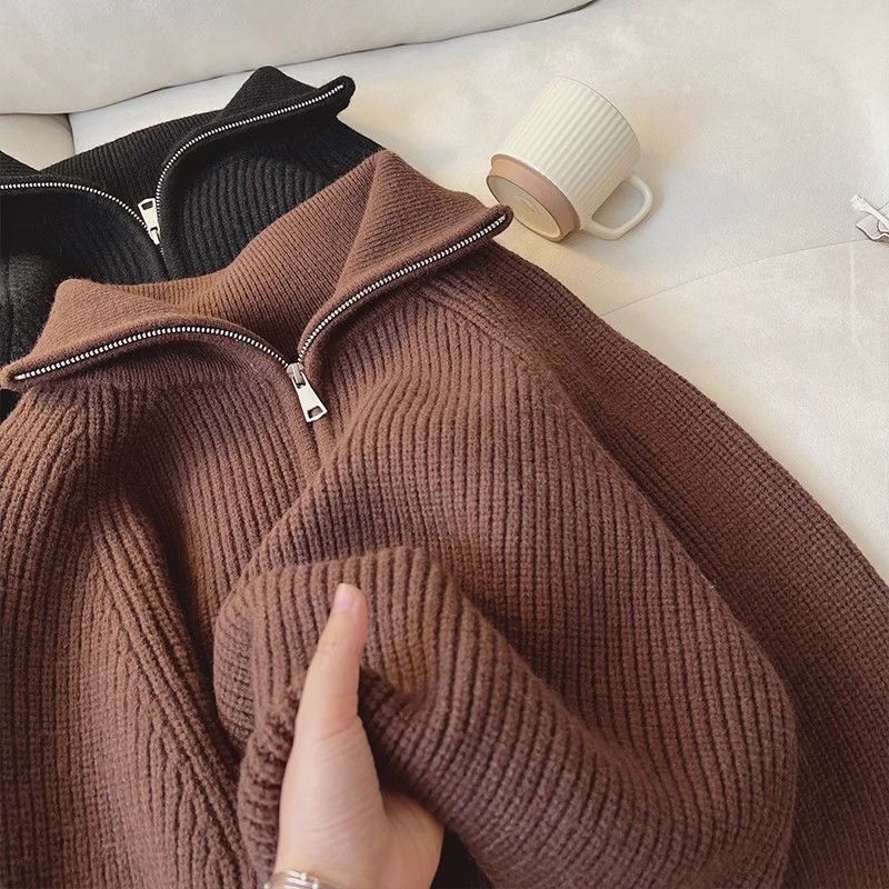 Loose knit sweater with zipper and lapel collar