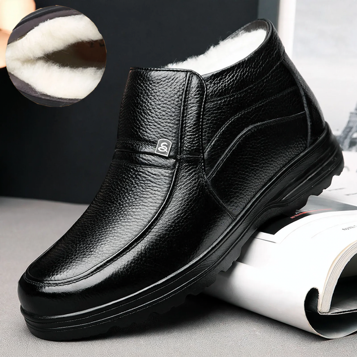 Padded men's winter boots with lambskin lining