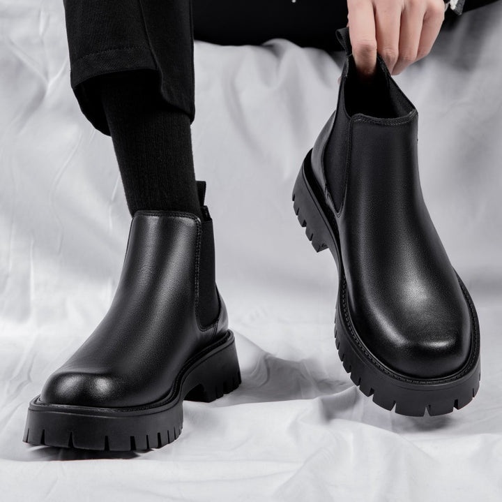 Warm men's Chelsea boots made of leather