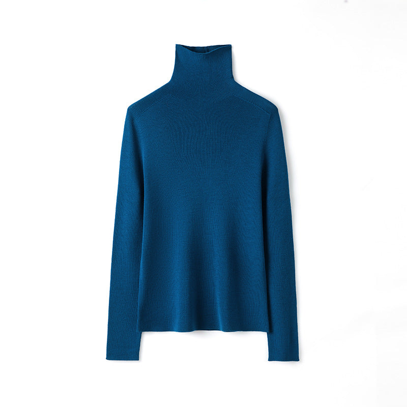 Women's turtleneck sweater made of merino wool